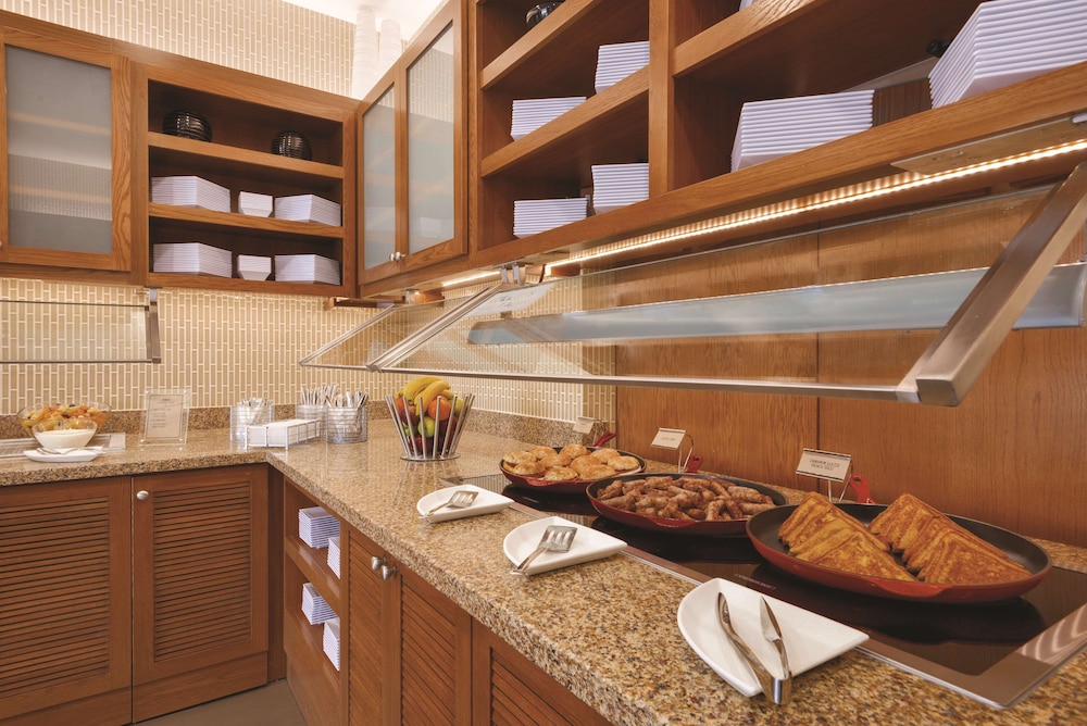 Hyatt Place Houston / The Woodlands 40/64