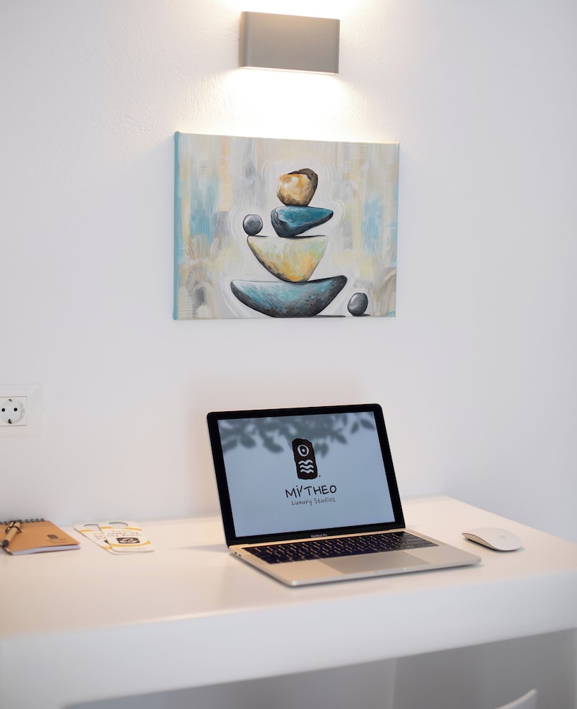 Mytheo Luxury Studios 40/50