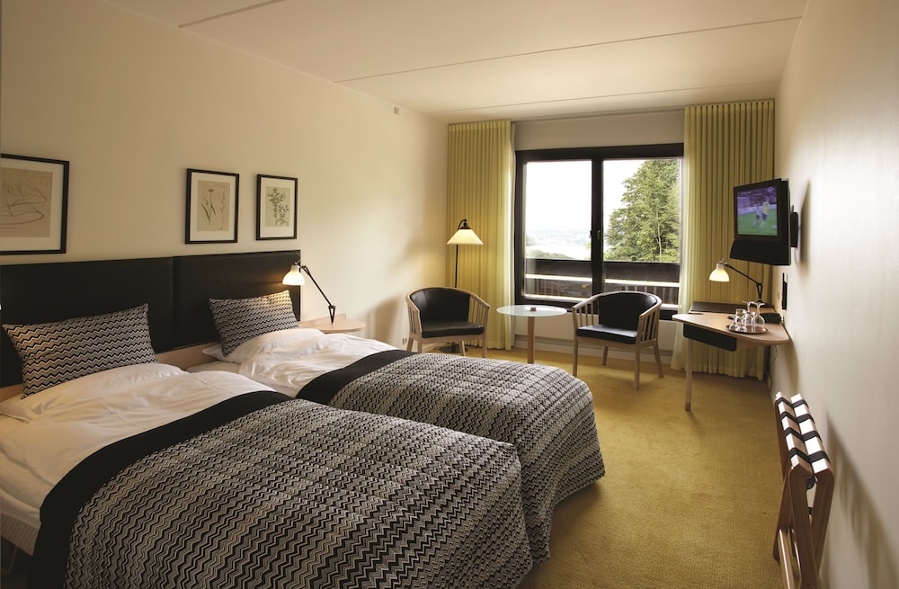 Room, Twin Beds, Partial Sea View