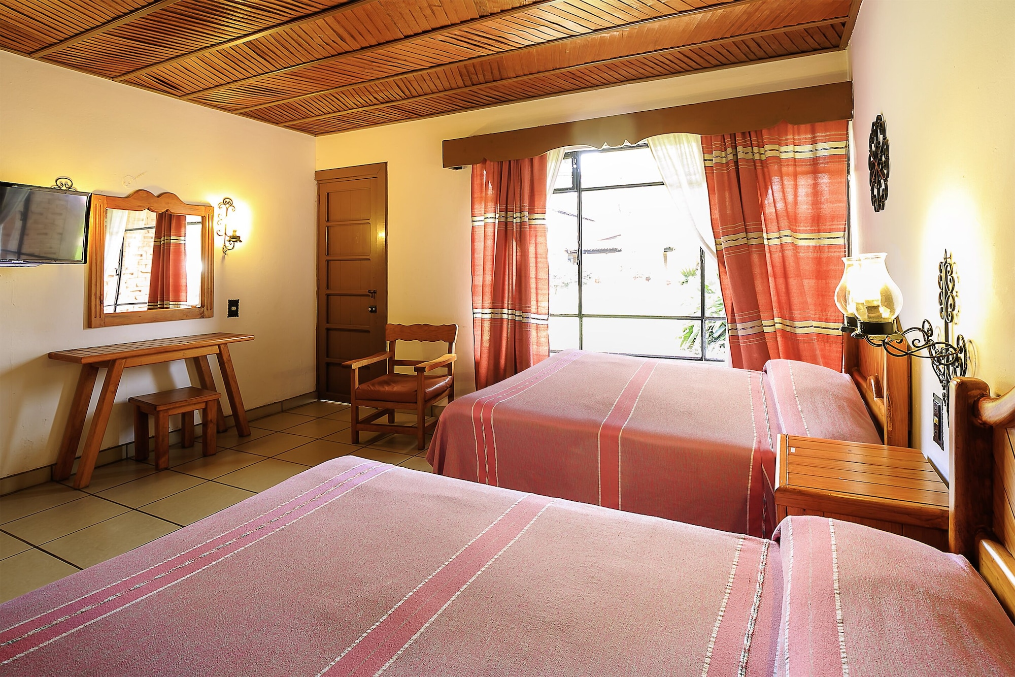 Room, 2 Double Beds, Hotel Pie de la Sierra 8/10
