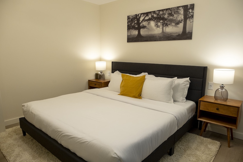 DELUXE, SUITE, APARTMENT