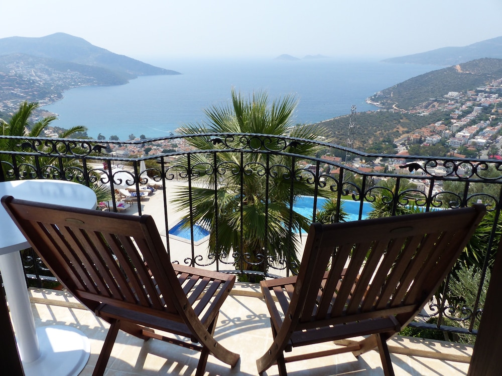 Mediteran Hotel 24/26