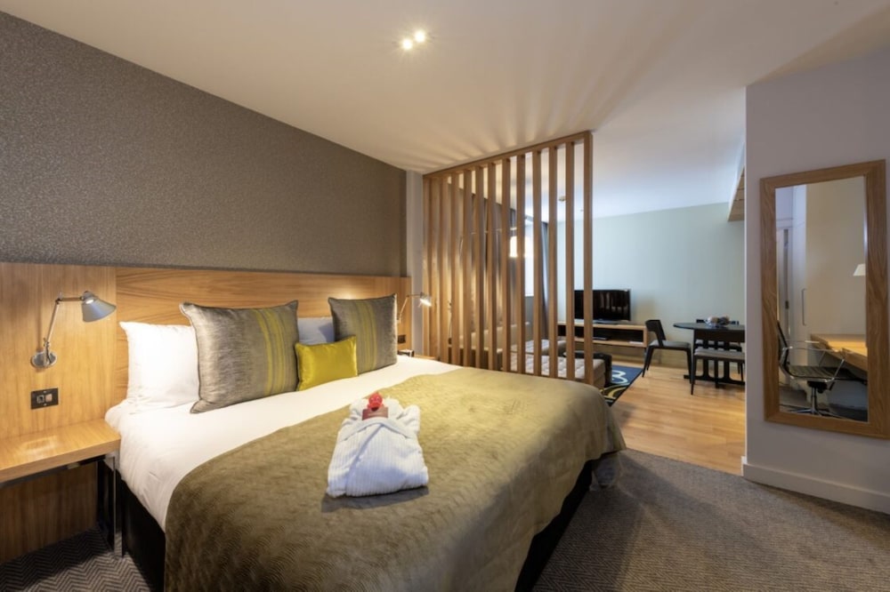 JUNIOR SUITE, CLUB LOUNGE ACCESS