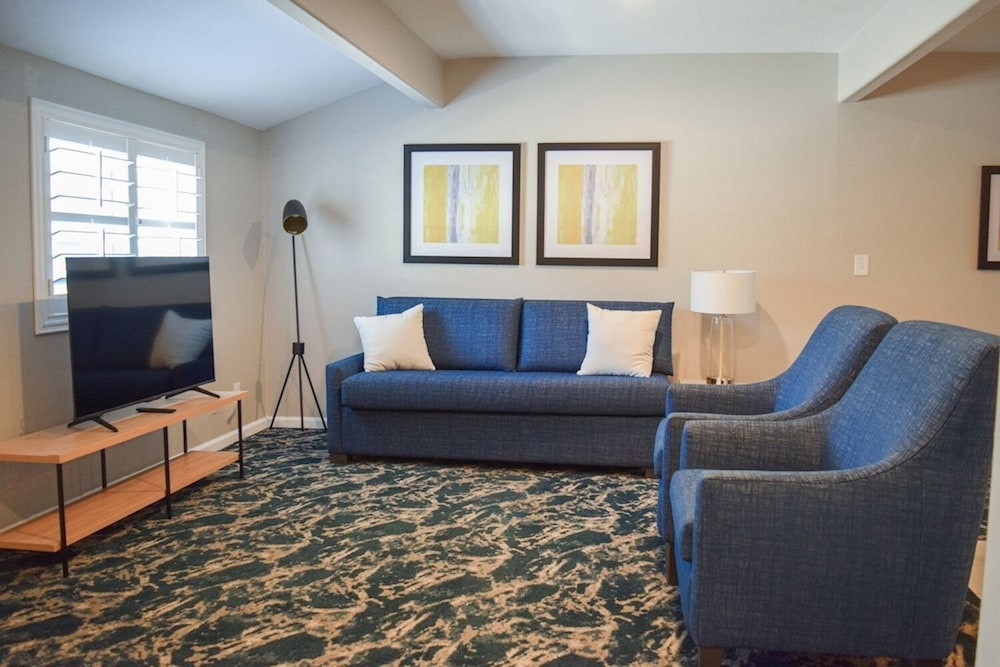 Creekside Inn Downtown 23/42