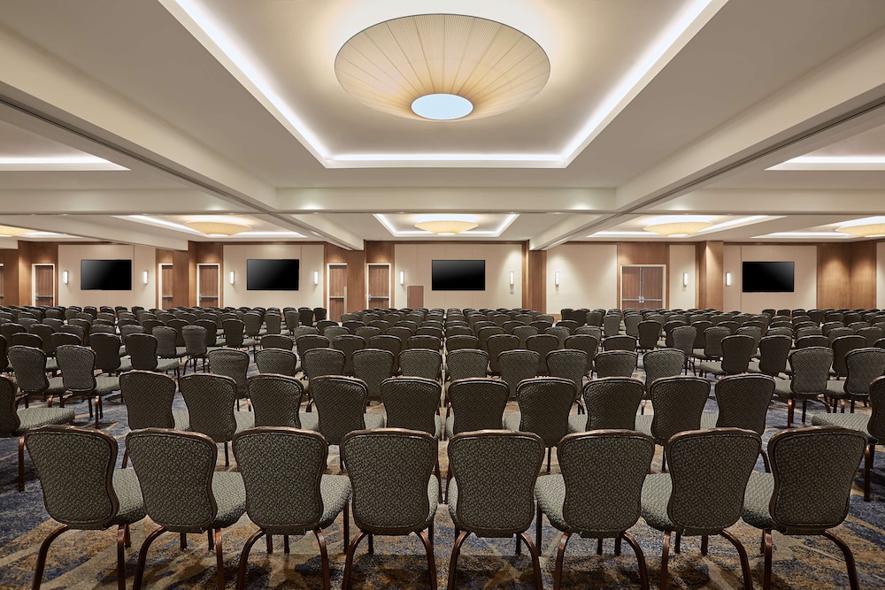 Hyatt Regency Newport Beach West 67/78