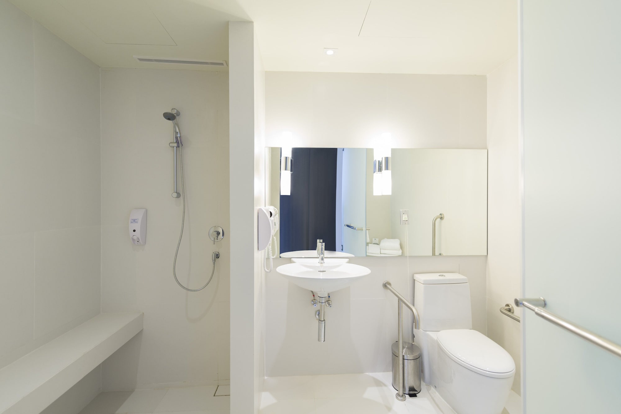Room, Queen Bed, Stadium View, Accessible، Holiday Inn Express Bangkok Siam 6/7