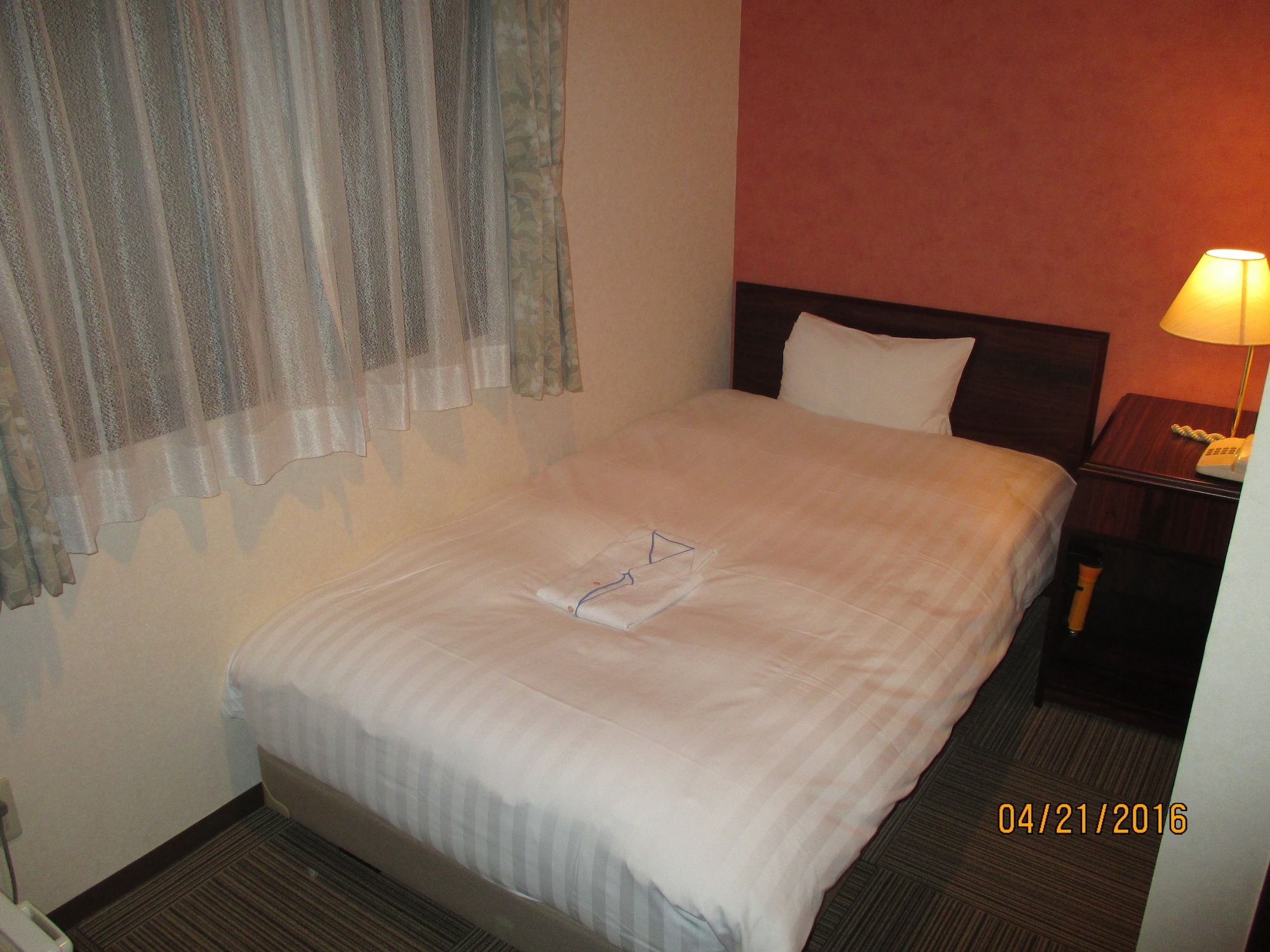 ROOM, SINGLE, SMOKING