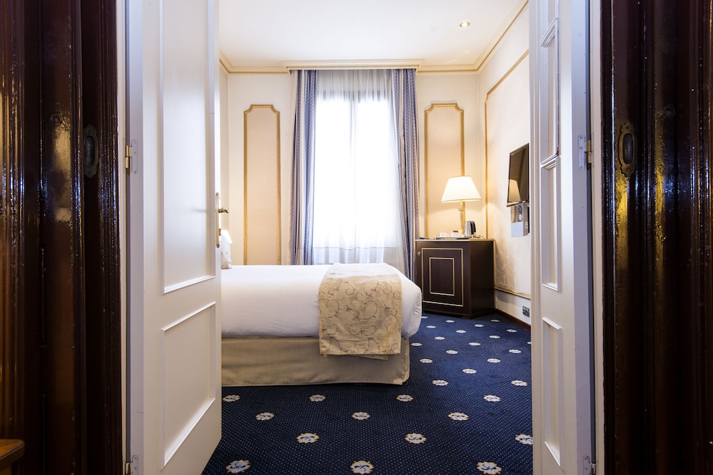 Roger De Lluria Hotel 23/57