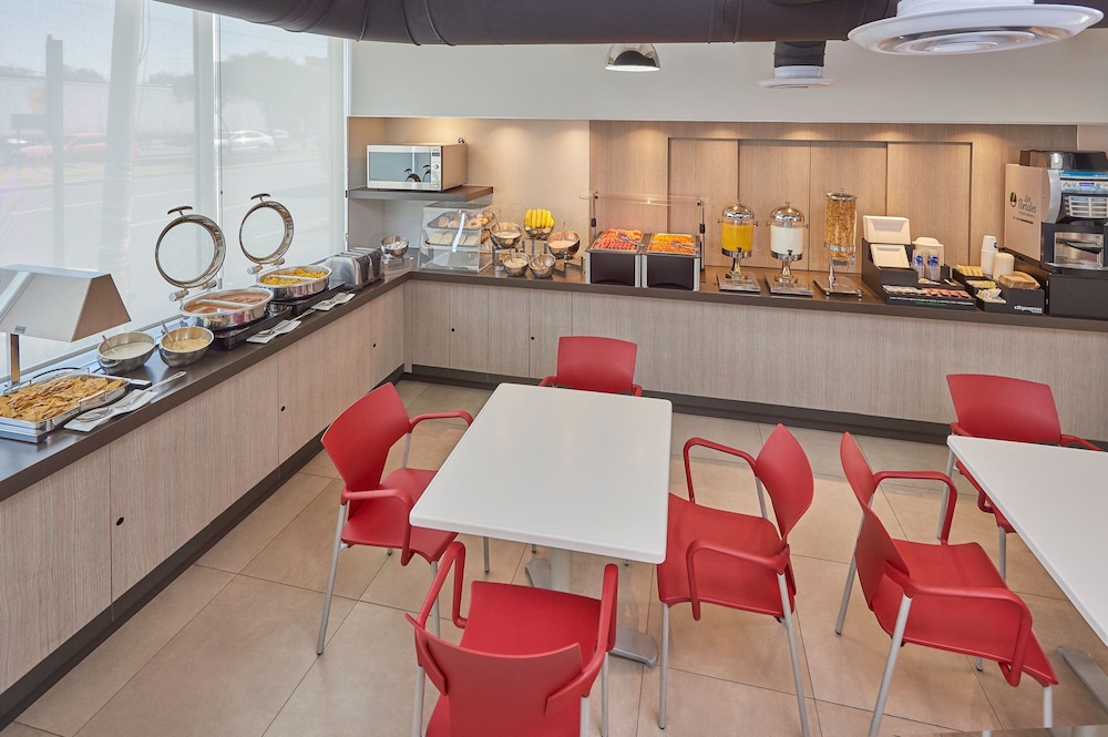 City Express Junior by Marriott Ciudad Del Carmen Aeropuerto 24/44