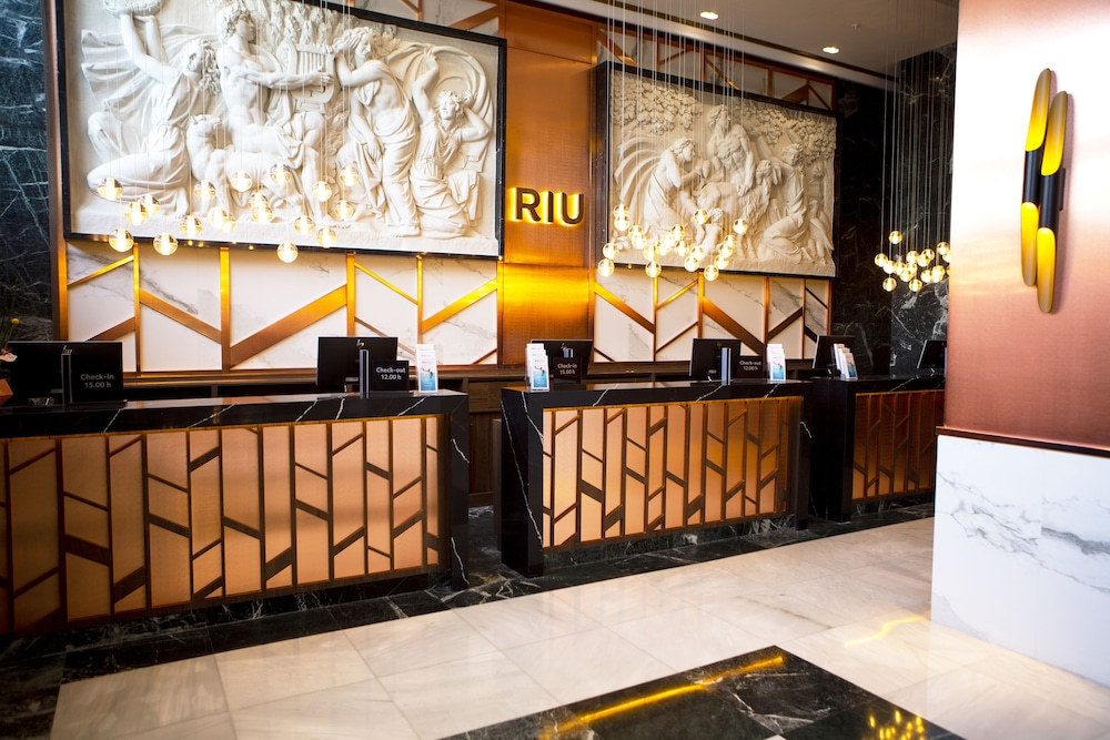 Hotel RIU Plaza Espana 8/69