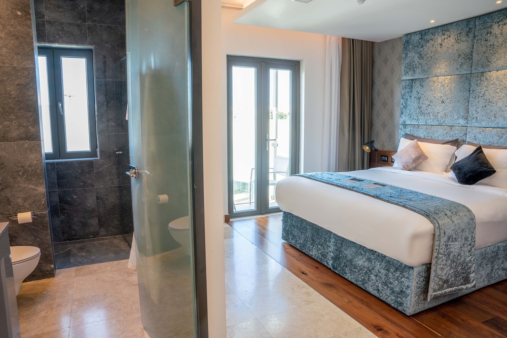 The Village Boutique and Spa 24/72