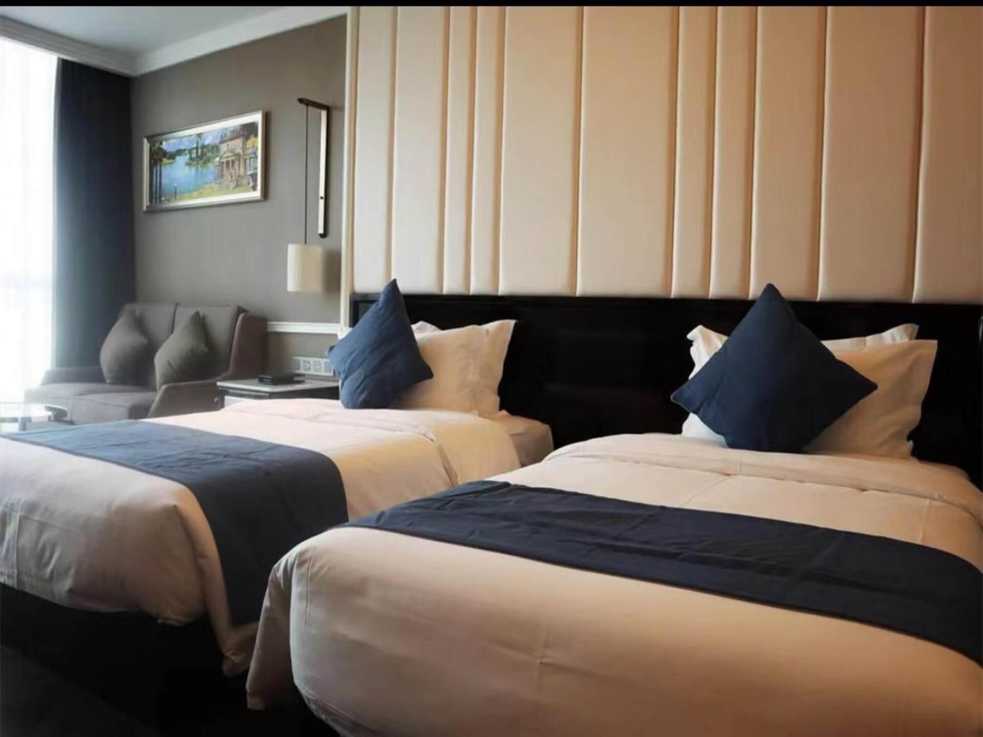 Fashion, Twin Beds