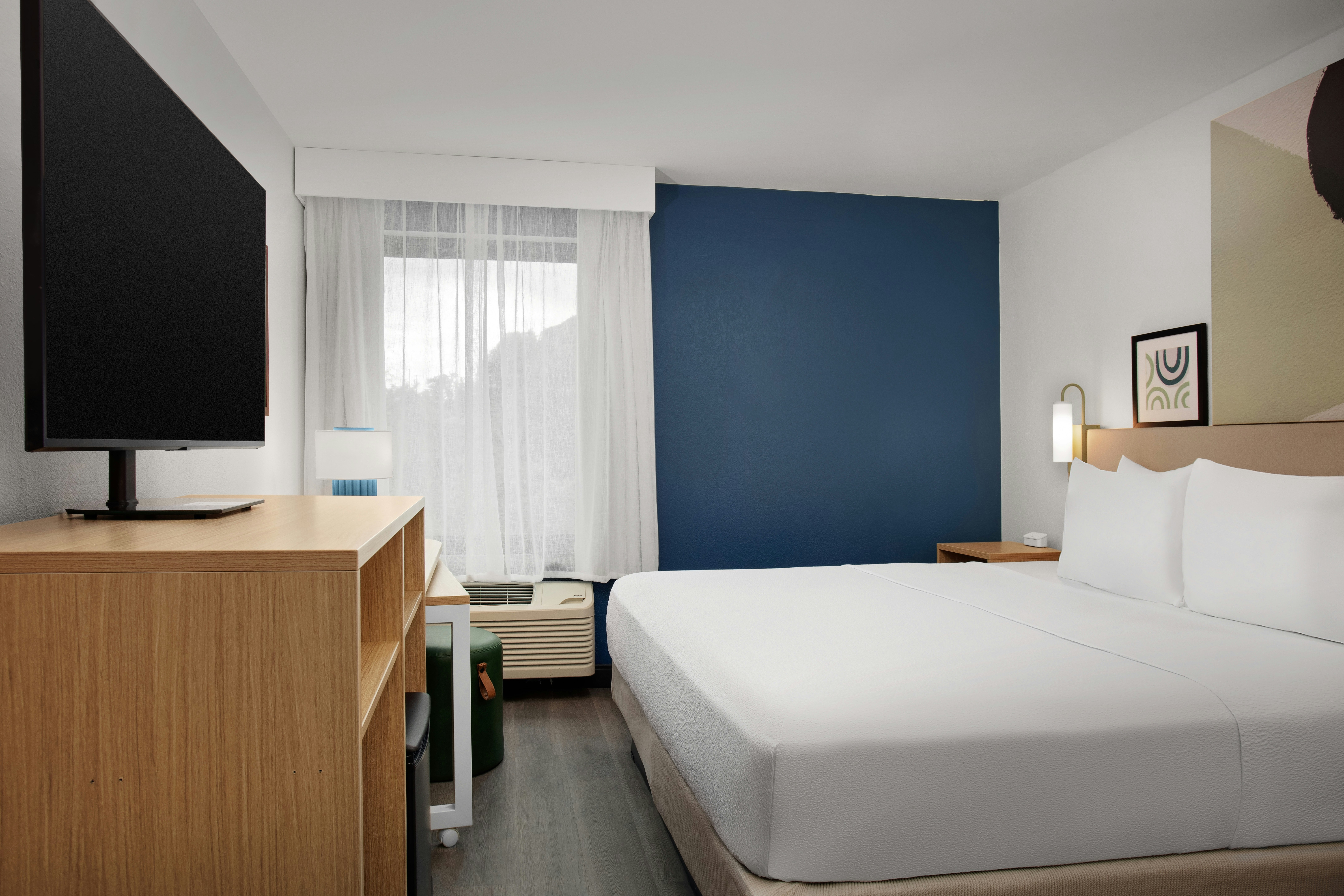 ROOM, KING BED