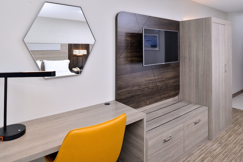 Holiday Inn Express Winston Salem Downtown West 12/56