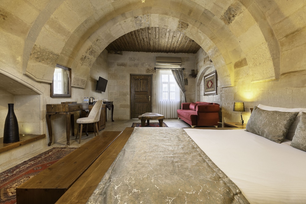 Arch, Junior Suite, Queen Bed, Balcony