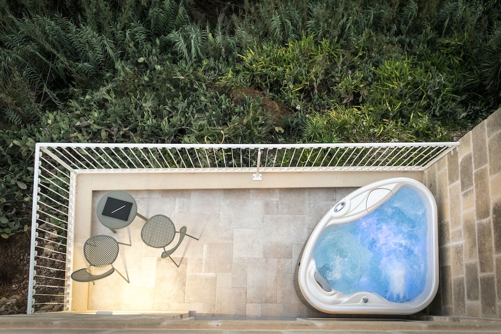 Cesca Boutique Hotel 2/30