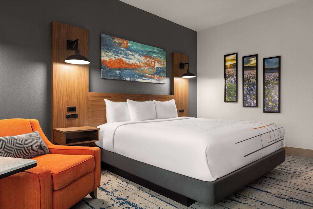 La Quinta Inn & Suites by Wyndham Austin South 22/53