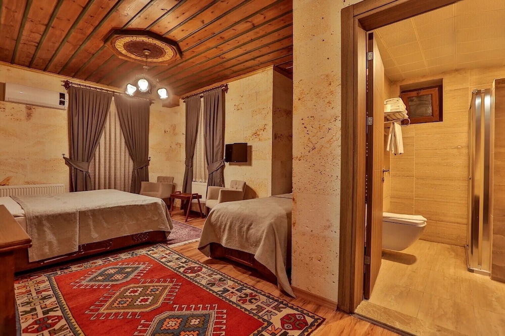 Milat Cave Hotel 36/50