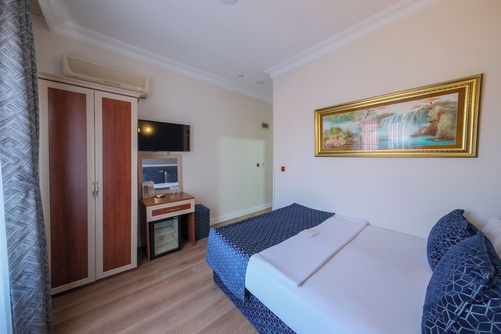 غرفة سوبيريور بسرير مزدوج بشرفة، Grand Hotel Palmiye 4/10