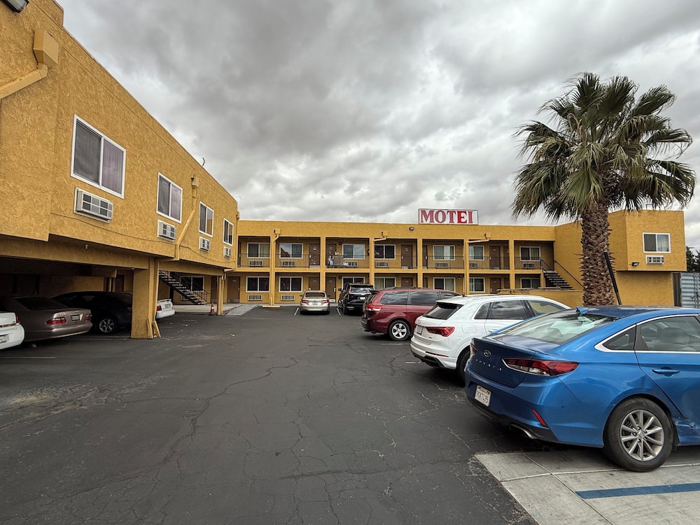 New Budget Inn 34/44