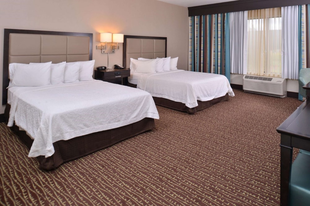 Hampton Inn Suites Bend 16/48