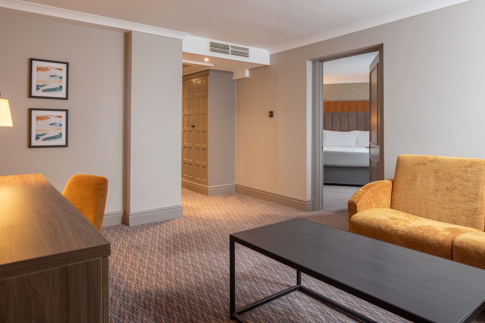 DOUBLETREE BY HILTON SOUTHAMPTON 53/93