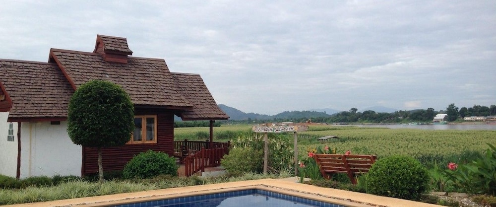 Gin's Maekhong View Resort & Spa 9/37