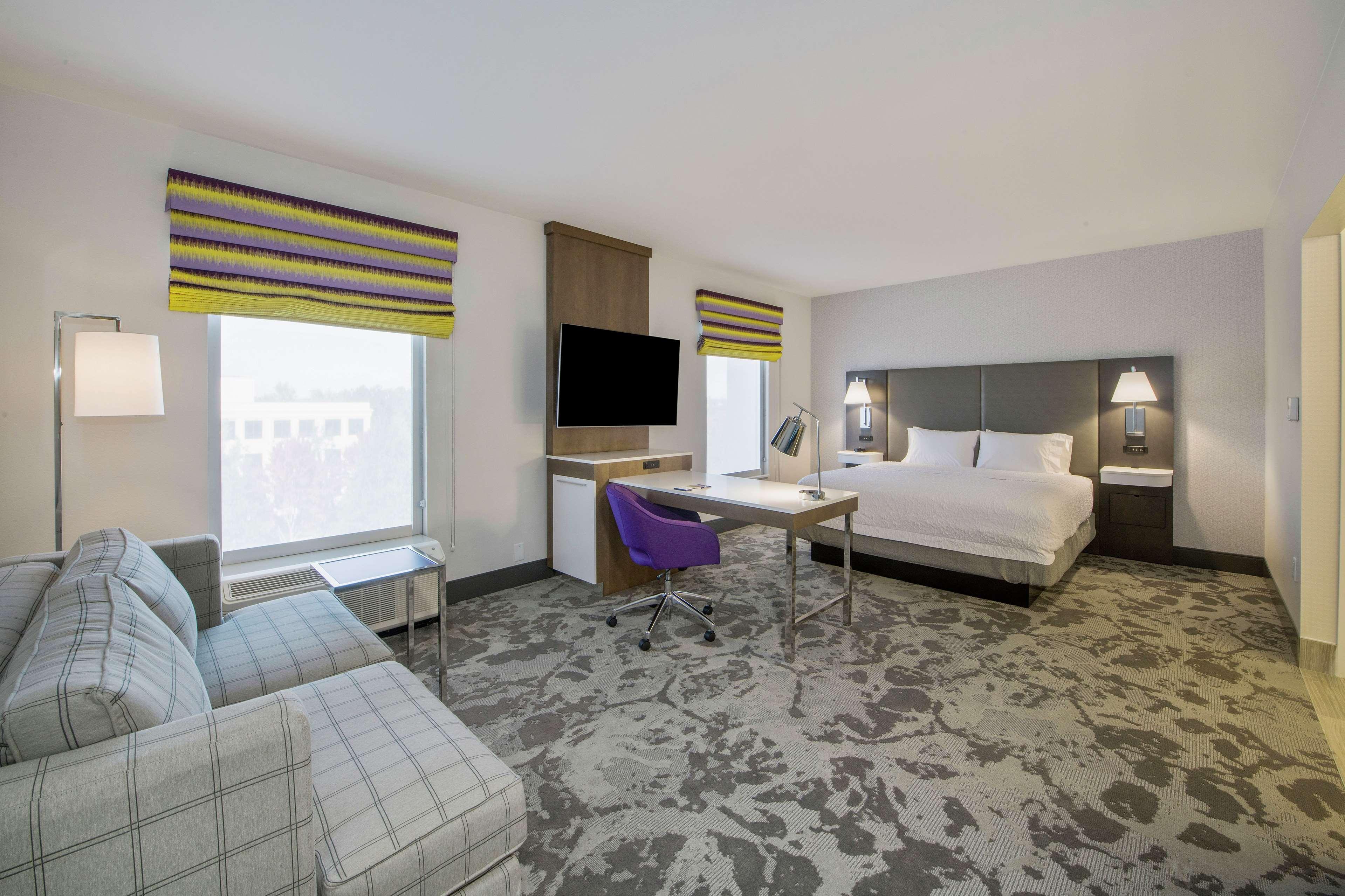 STUDIO, KING BED, SOFA
