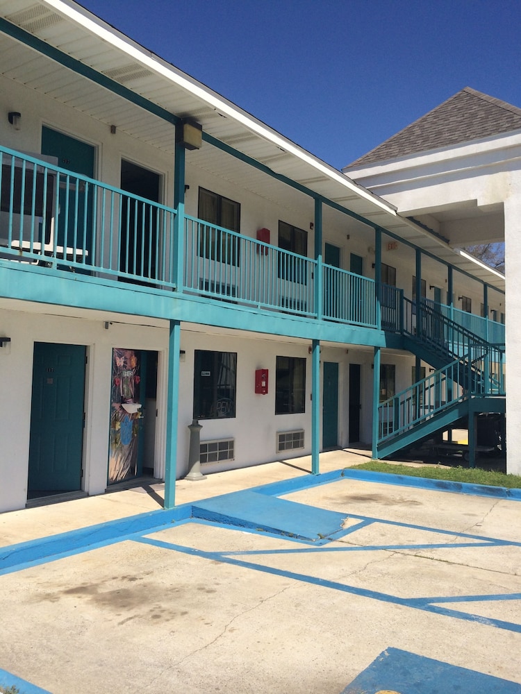 Econo Lodge Biloxi Beach photo4