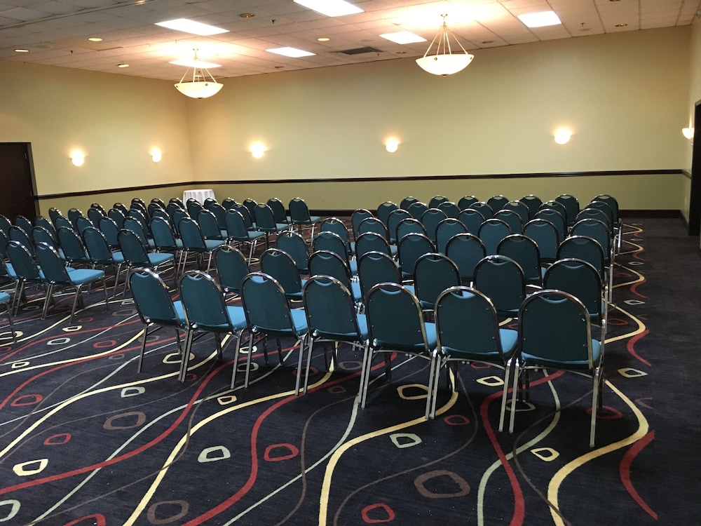 Ramada Plaza Charlotte Airport Hotel and Conference Center 28/30