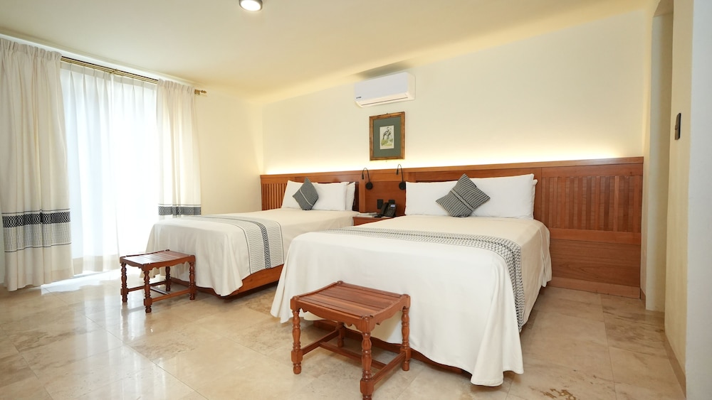 Hotel Marques del Valle 15/50