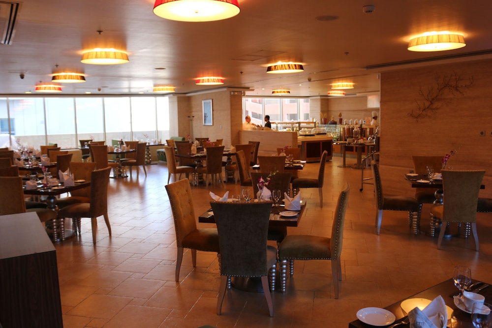 Elite Crystal Hotel 57/75