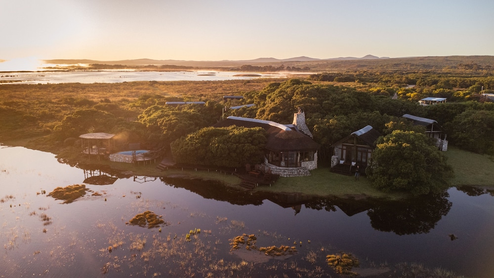 MOSAIC Lagoon Lodge 36/50