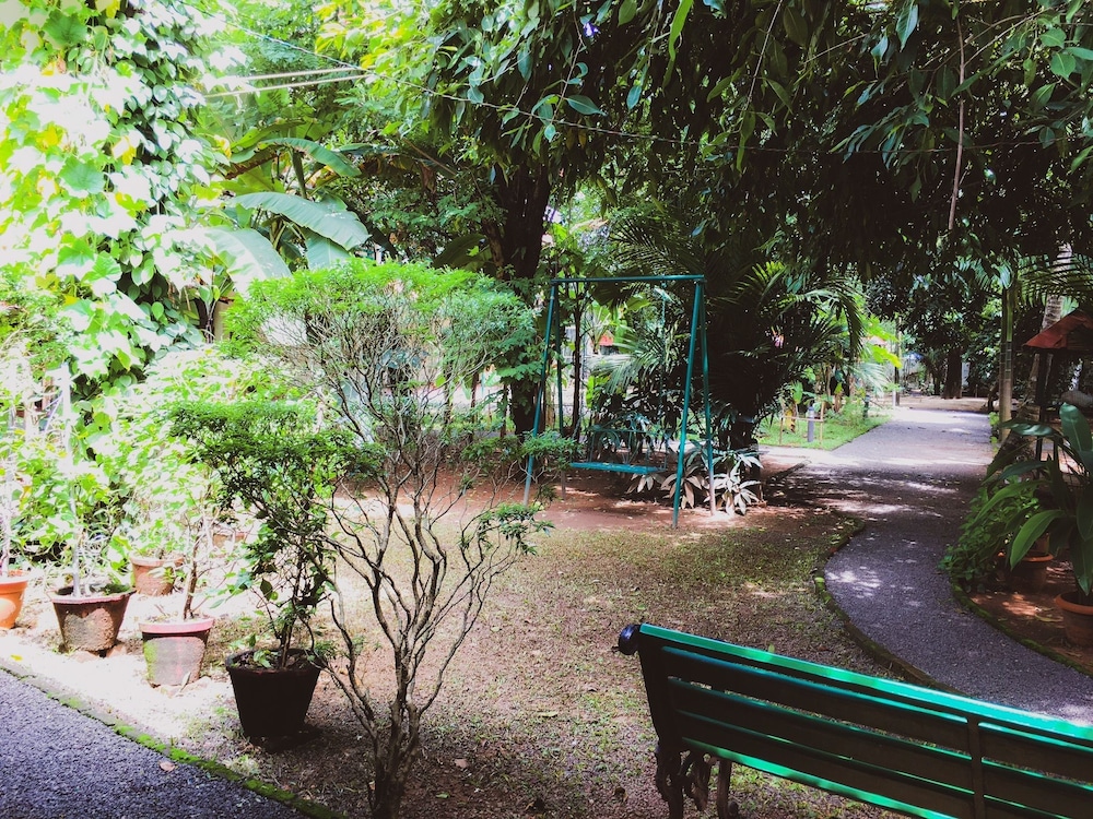 PALM GROVE SERVICE VILLA 21/48