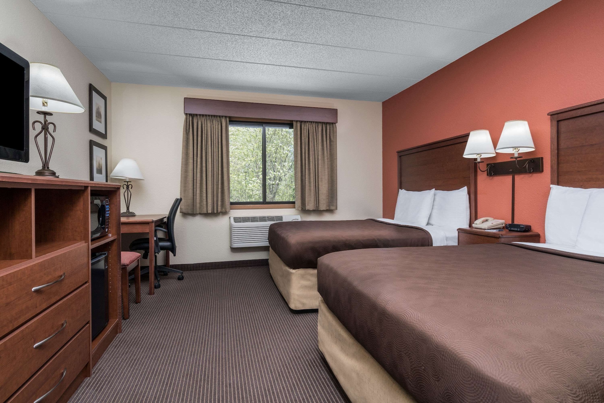 Suite, 2 Queen Beds, Pet Friendly