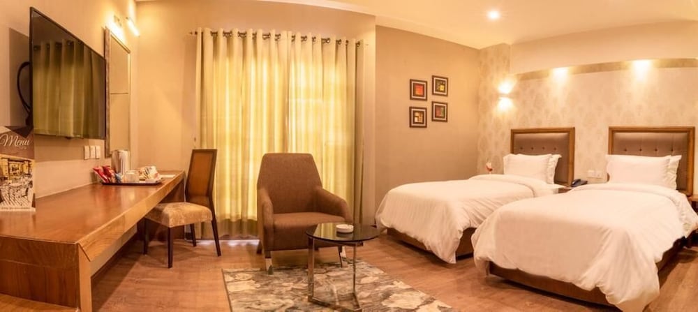 DELUXE, TWIN BEDS