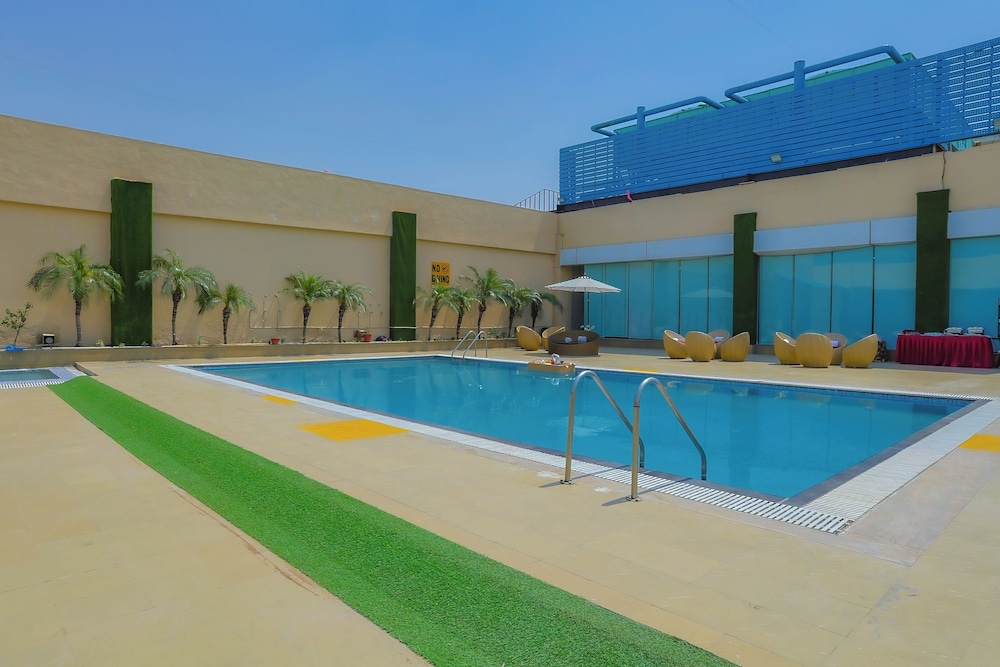 The Conway, Meerut 45/50
