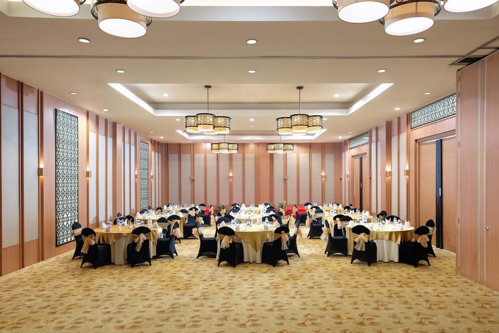 Swiss-Belinn Timika 36/41