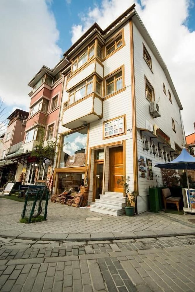 Sultan Corner Suites 41/49