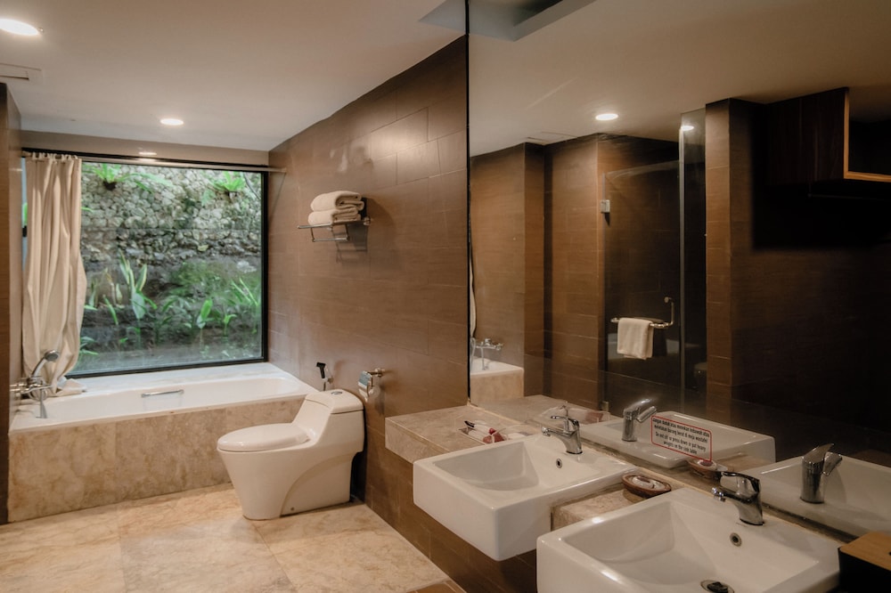 Amaroossa Suite Bali 67/69