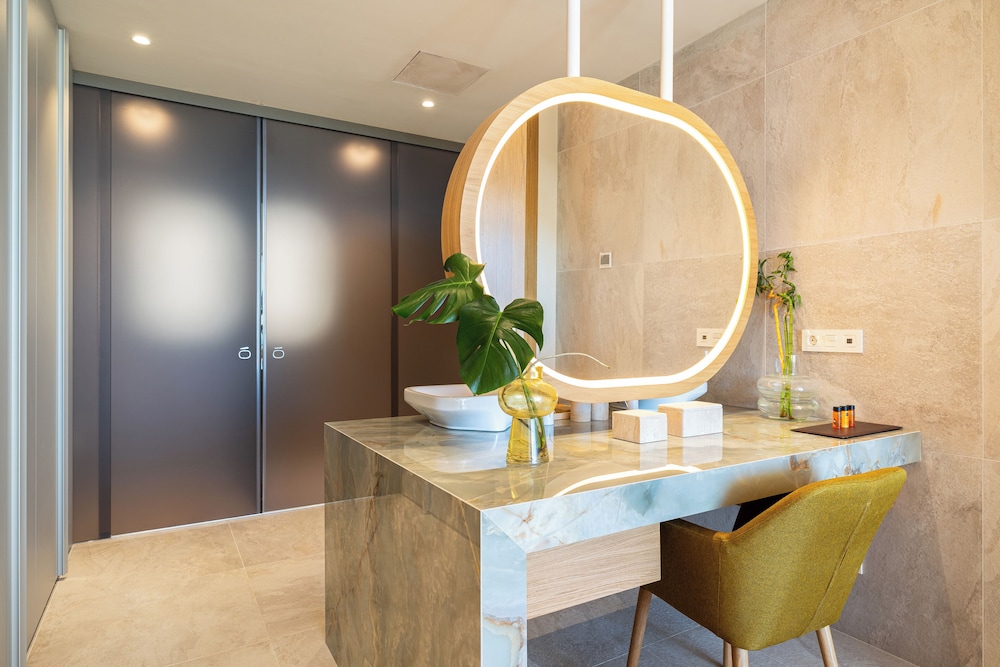 Leiro Residences 3/50