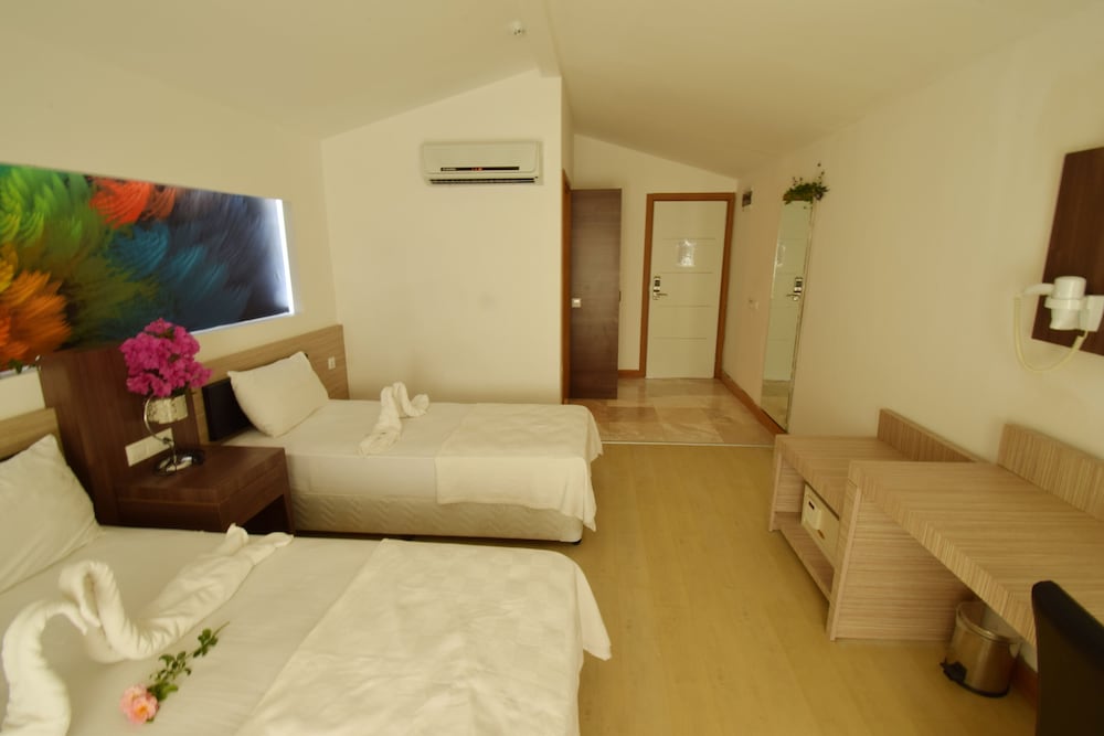 Cengiz Kaan Hotel 23/30