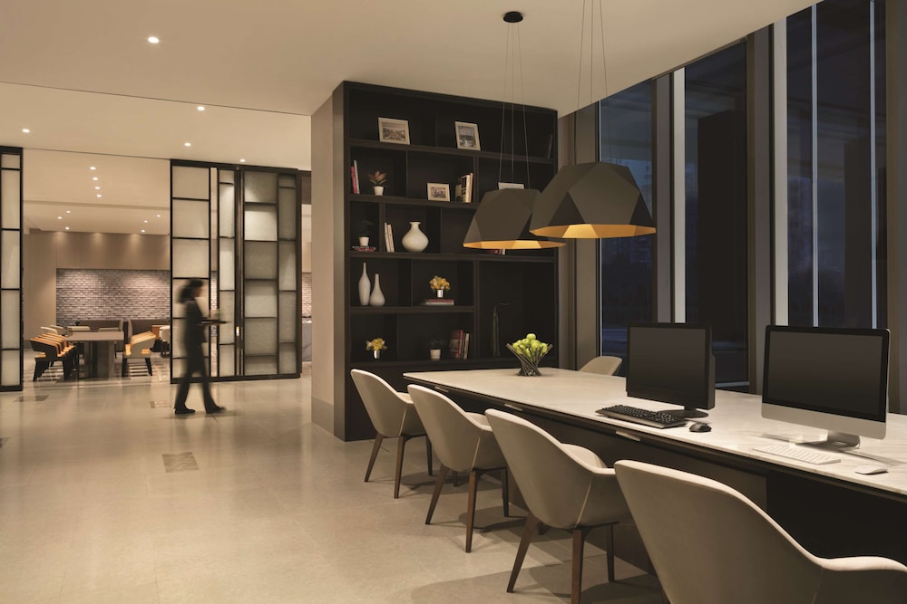 Hyatt Place Shanghai Tianshan Plaza 42/45