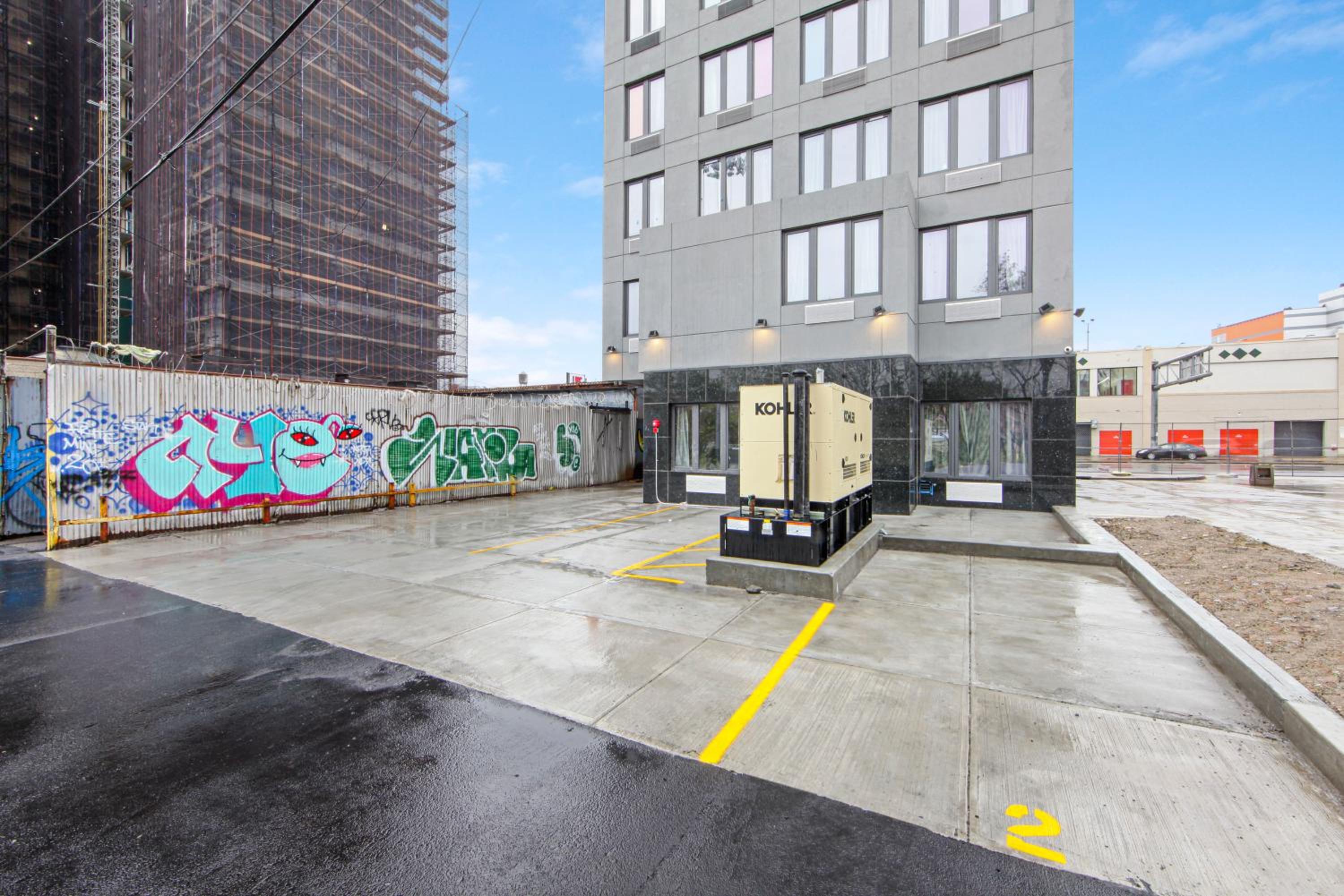 Hotel 365 Bronx 37/50