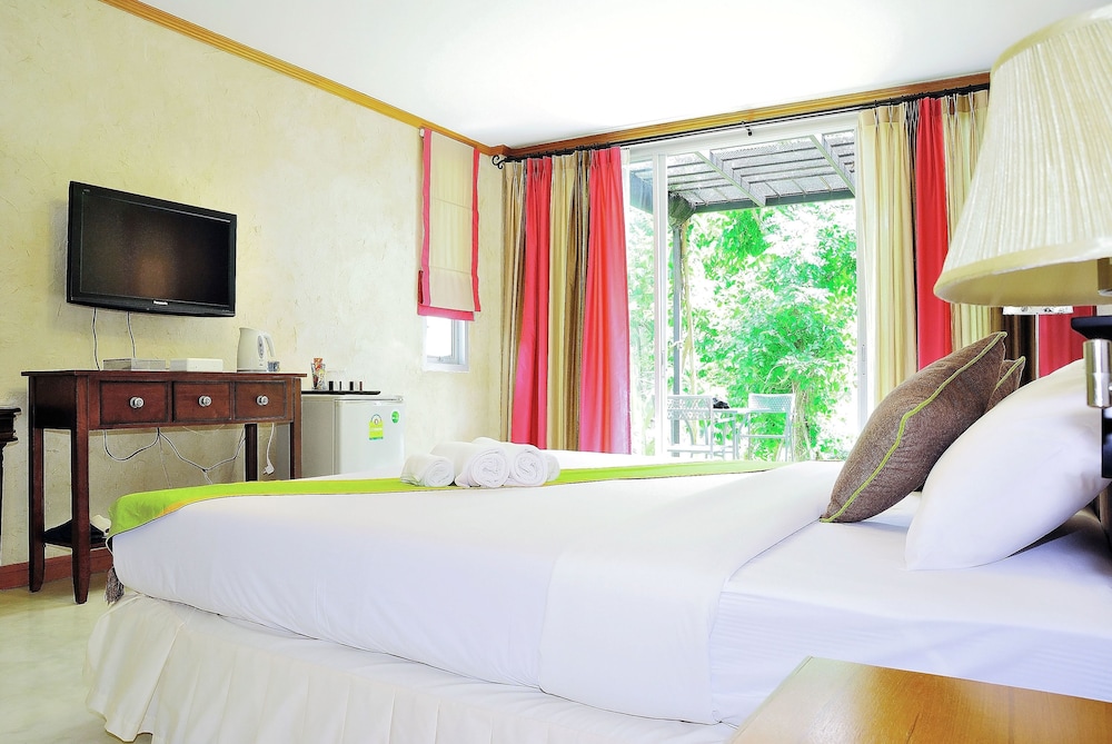 DELUXE, DOUBLE BED