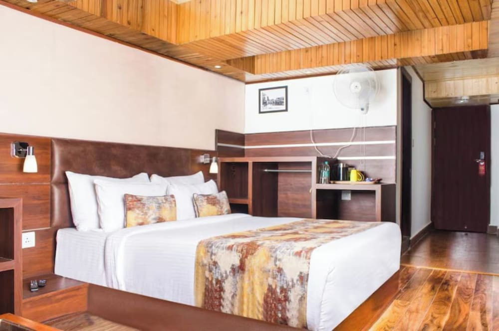 DELUXE, DOUBLE BED
