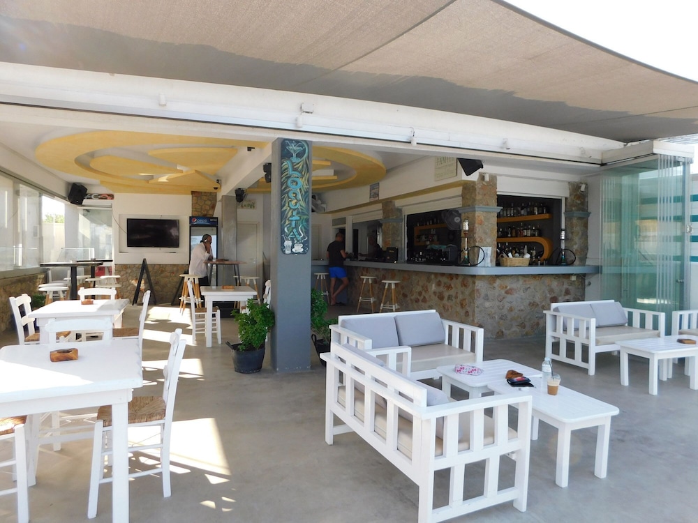 Sea La Vie Beachfront Suites 24/42