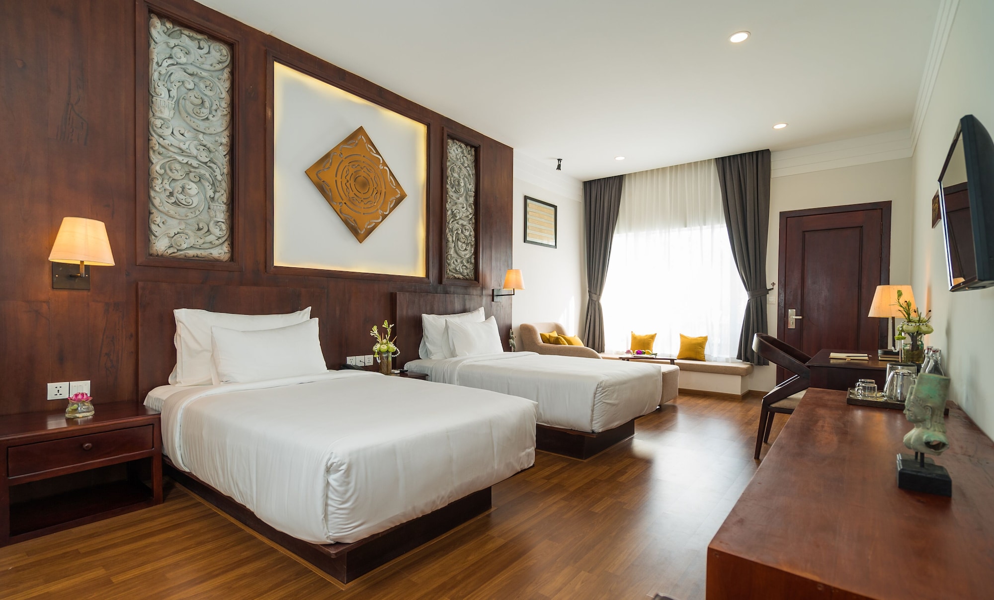 DELUXE, TWIN BEDS