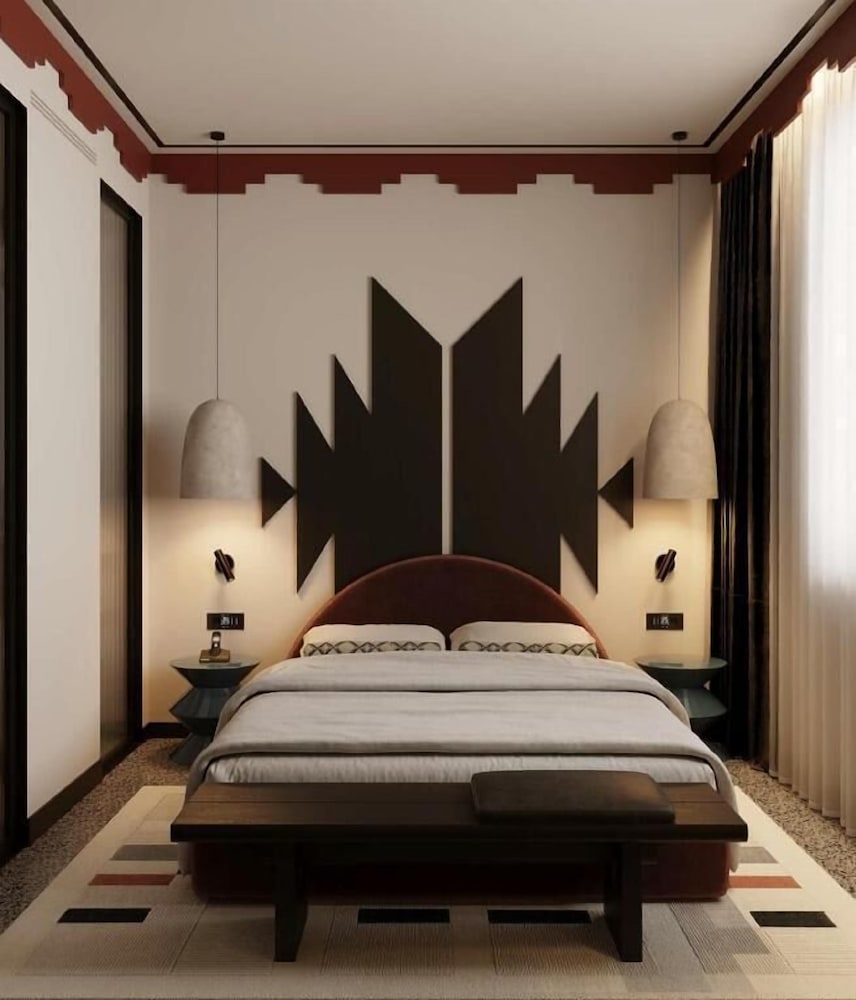 Bazaar Hotel 23/39