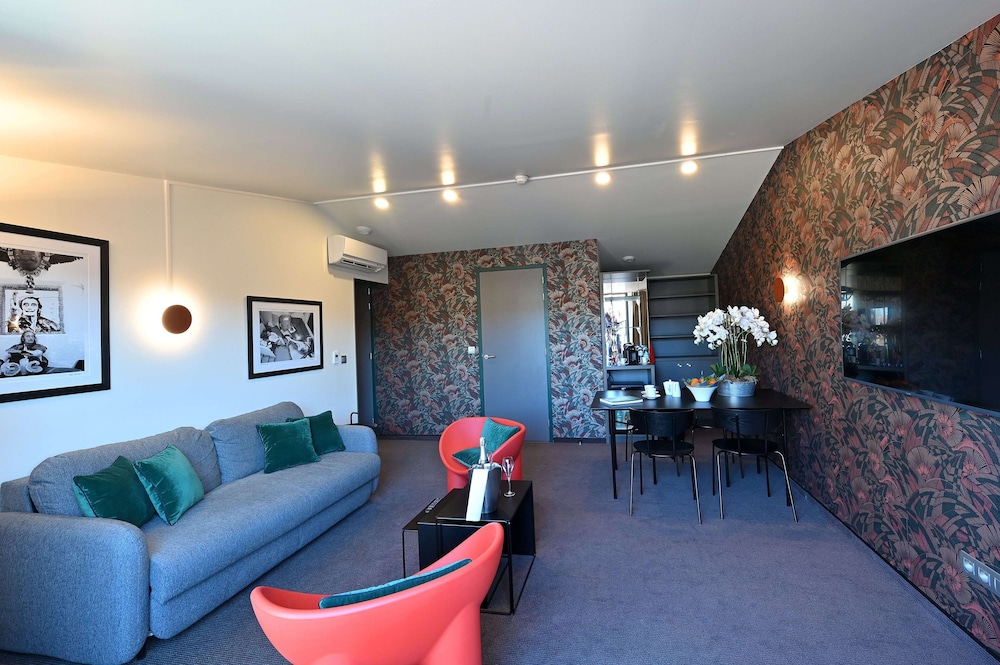Park Hotel 43/73